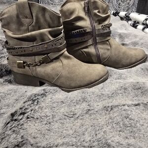 Stylish Stone Distressed Ankle Boots for Women